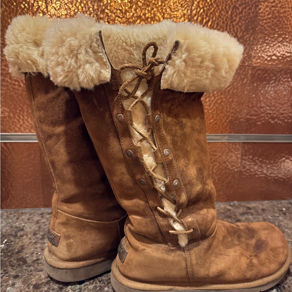 Vintage Ugg - Brown Shearling Lined Boots